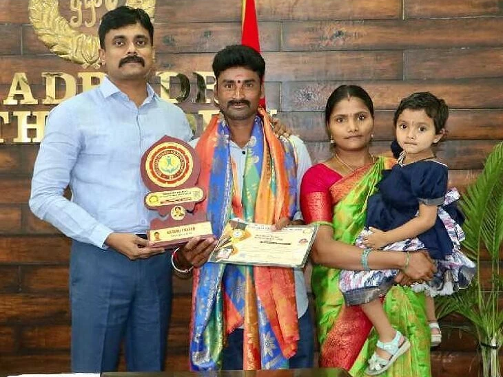 గజ ఈతగాడు ప్రసాద్‌కు ఎస్పీ సత్కారం