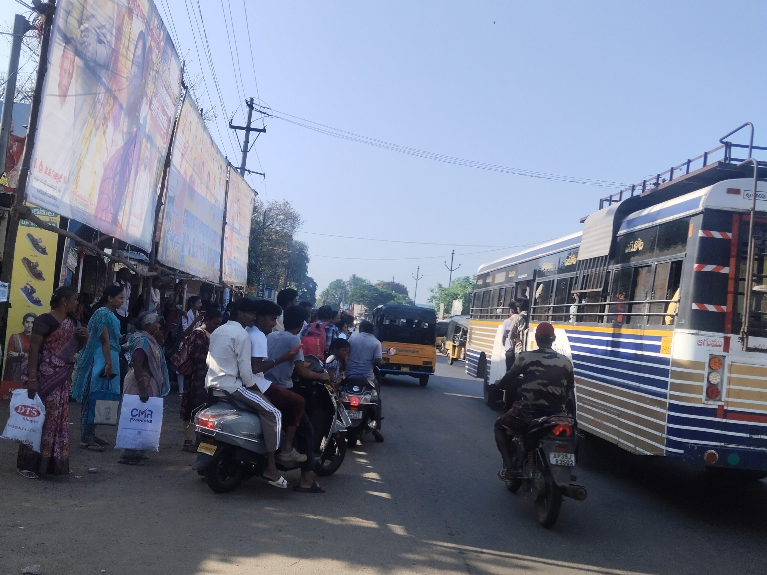 అధికారుల లోపం  ఆర్టీసీ డ్రైవర్లు ఇస్టారాజ్యం