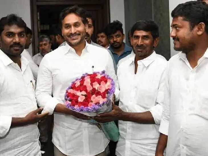 మాజీ సీఎంను వివాహానికి ఆహ్వానించిన వేముల ఎంపీపీ