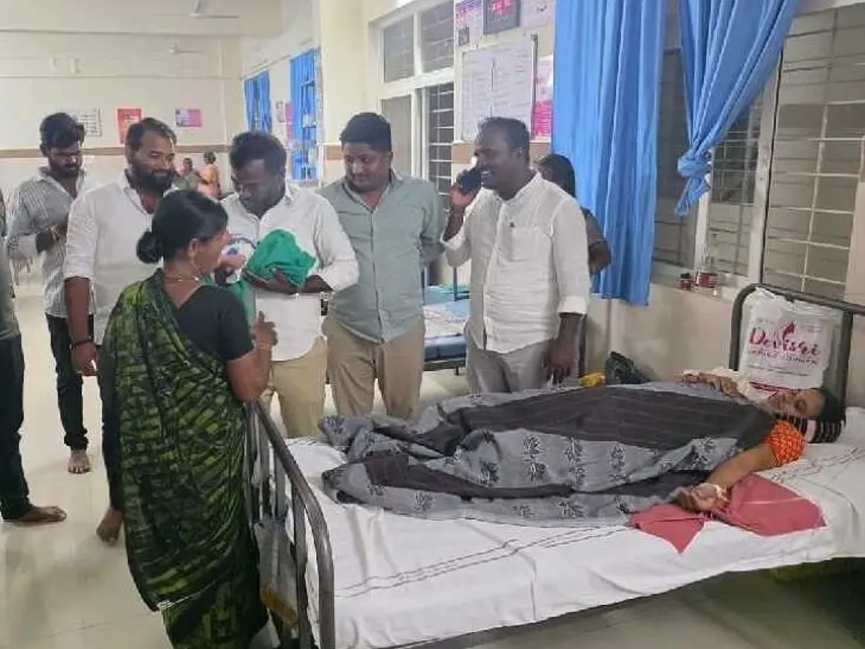 ప్రభుత్వ ఆసుపత్రిలో సర్పంచ్ ప్రసవం