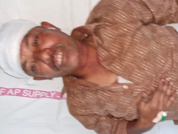 కారు ఢీకొని మేస్త్రికి తీవ్ర గాయాలు