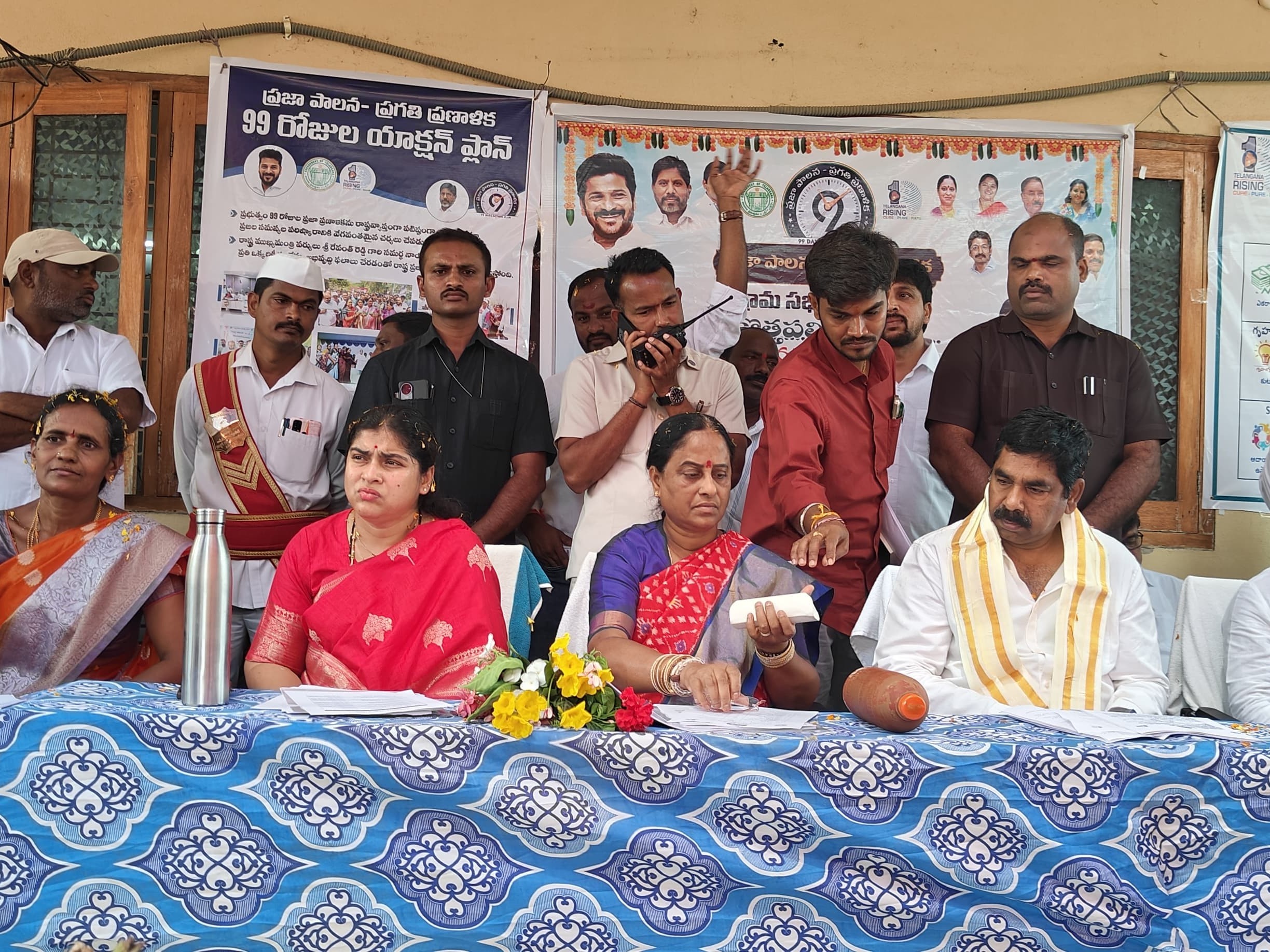 గ్రామ సభకు హాజరైన మంత్రి, ఎమ్మెల్యే