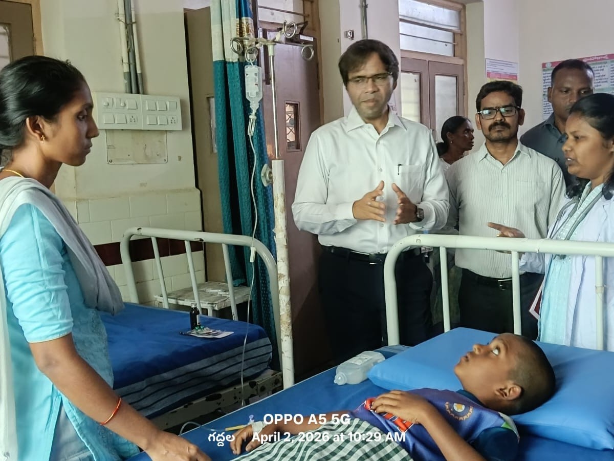 ప్రభుత్వ దవాఖానలో ఆకస్మిక తనిఖీ నిర్వహించిన కలెక్టర్