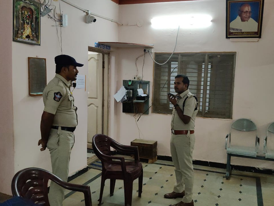 జిల్లా ఎస్పీ ఆకస్మిక తనిఖీలు