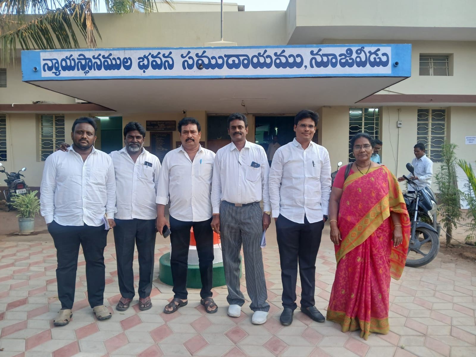 న్యాయవాదులు, కక్షిదారుల సేవకు మేము సిద్ధం