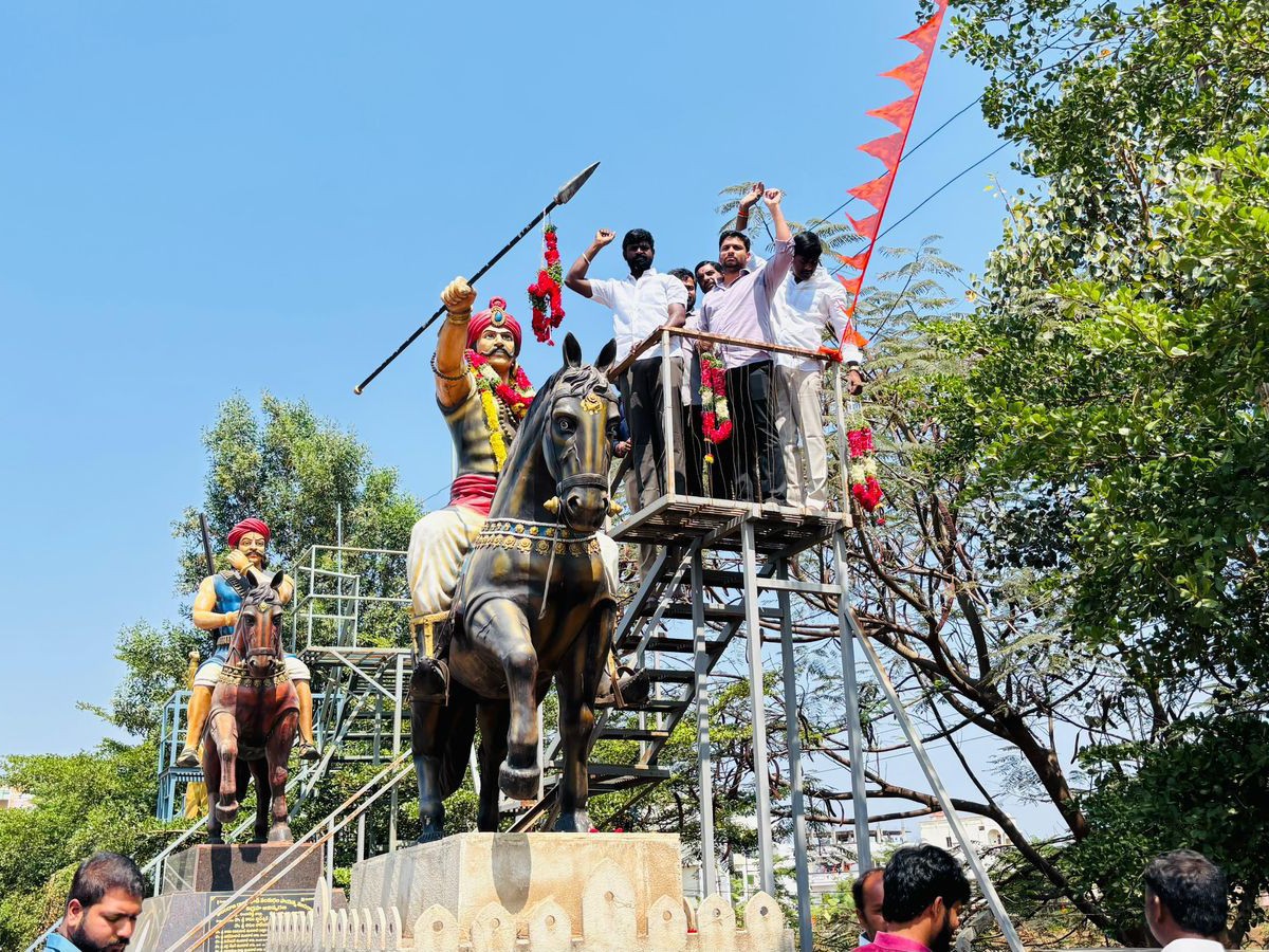 సర్దార్ సర్వాయి పాపన్న గౌడ్‌కు నివాళులు