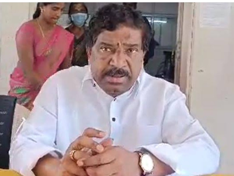 గ్రామ సభల్లో అధికారులను నిలదీయండి: మాజీ MLA