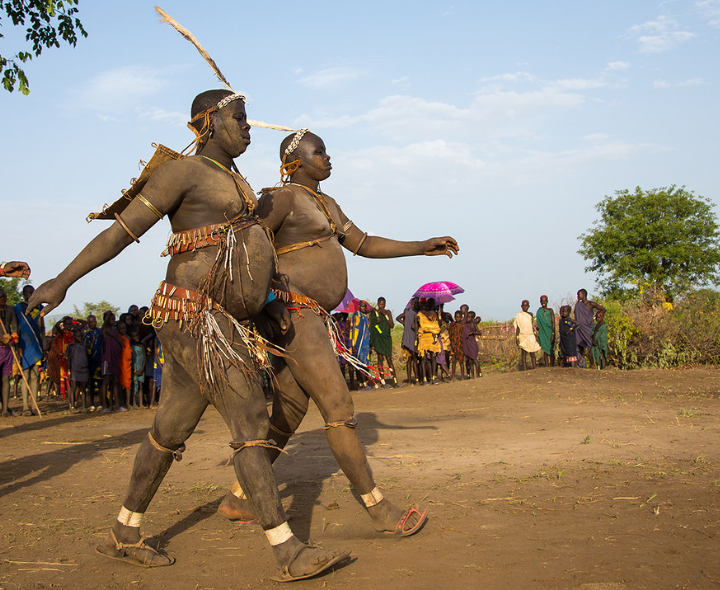 బొజ్జ పెద్దగా ఉంటేనే ఇక్కడ అందగాళ్లు!