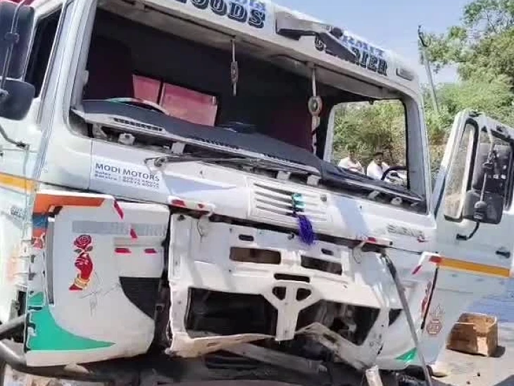 చాగలమర్రిలో కల్వర్టును ఢీకొన్న కంటైనర్