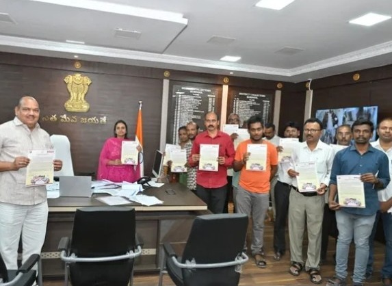 ‘ఉచిత విద్యుత్ పథకంతో చేనేతల ఉపాధికి బలం’