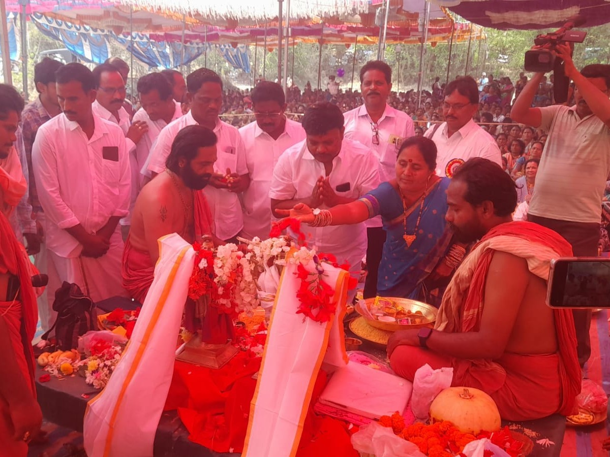 ఆలయ ప్రతిష్ట కార్యక్రమంలో పాల్గొన్న మాజీ ఎమ్మెల్యే