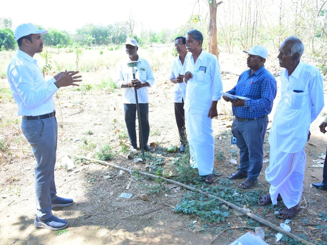 గౌనివారిపల్లిలో రీ సర్వే పనులు పరిశీలించిన కలెక్టర్