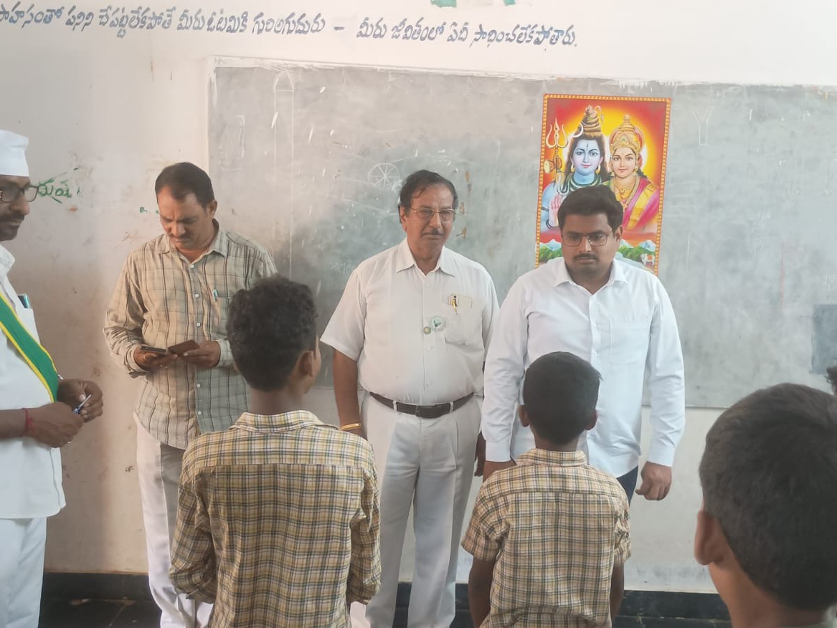 ‘పారిశుద్ధ్యంపై ప్రత్యేక శ్రద్ధ వహించాలి’