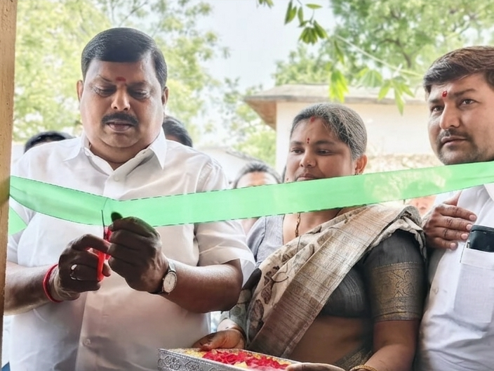 ఎమ్మెల్యే చేతుల మీదుగా ఇందిరమ్మ ఇల్లు ప్రారంభం