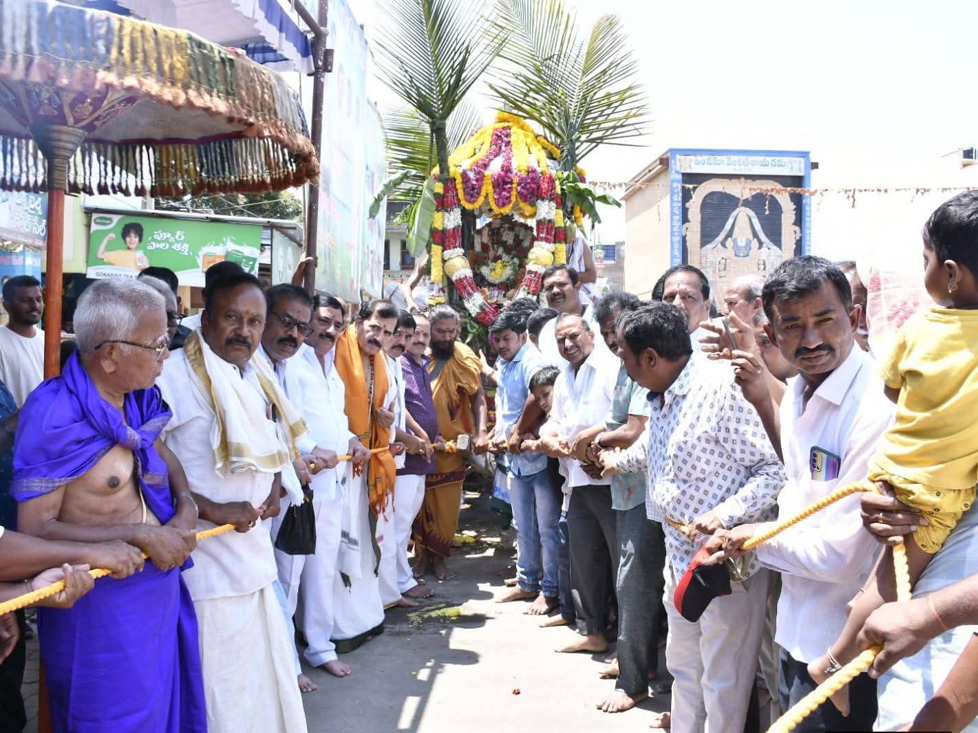 జంబుకేశ్వర స్వామి రథోత్సవంలో పాల్గొన్న ఎమ్మెల్యే