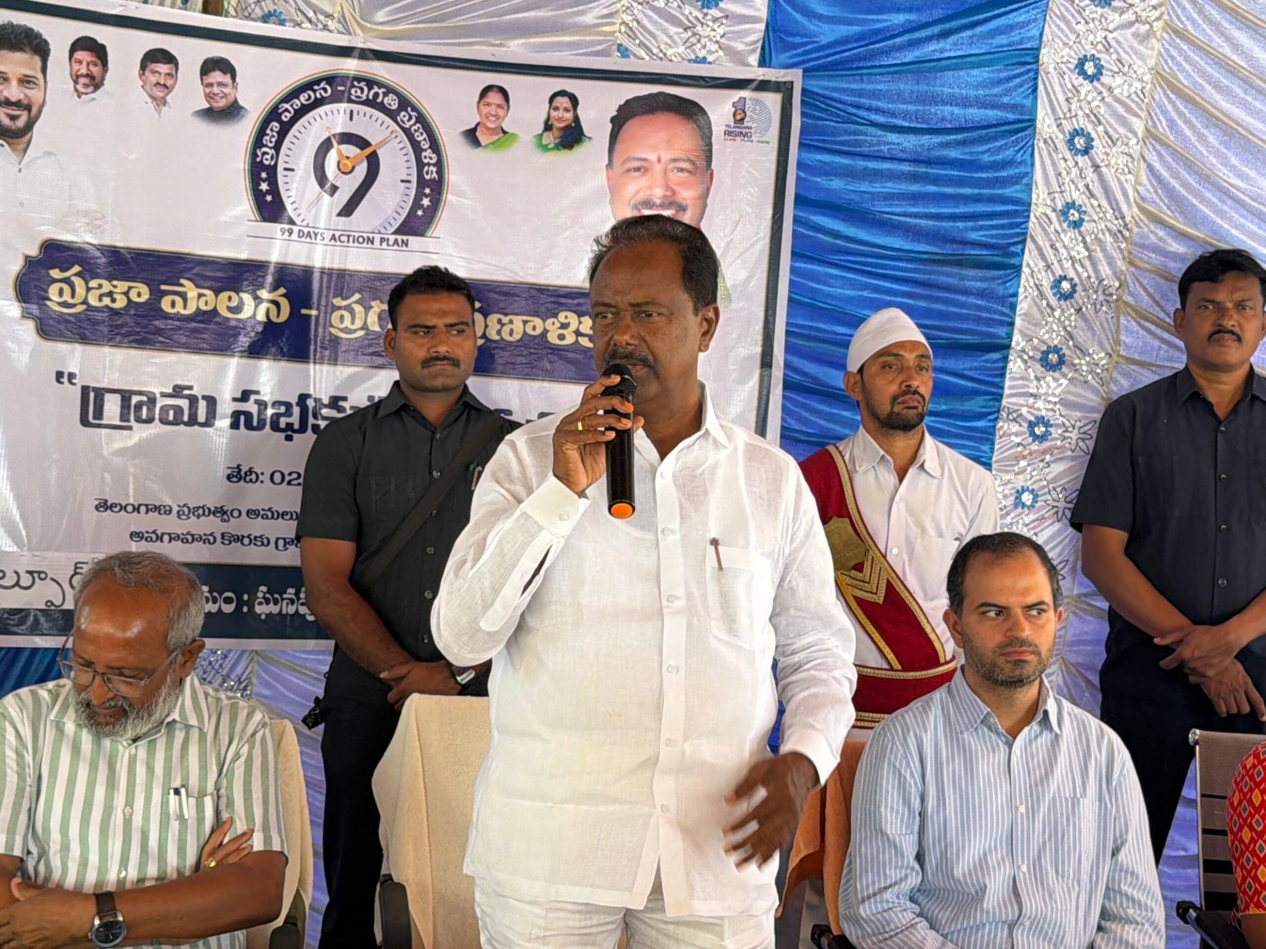 గ్రామ సభకు హాజరైన ఎమ్మెల్యే, కలెక్టర్