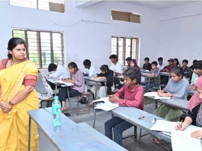 విద్యార్థులకు పరీక్ష కేంద్రాల్లో అన్ని సౌకర్యాలు కల్పించాలి: కలెక్టర్