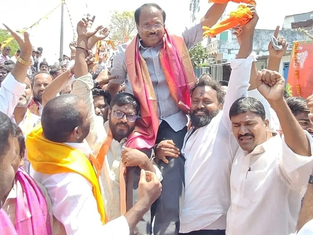 శోభాయాత్రలో ప్రత్యేక ఆకర్షణగా మాజీ మంత్రి