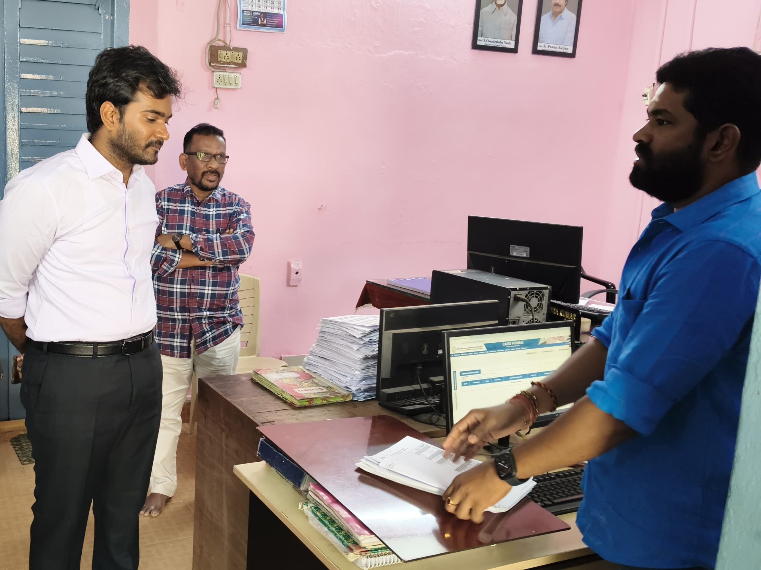 సబ్ రిజిస్ట్రార్ కార్యాలయాన్ని తనిఖీ చేసిన జేసీ