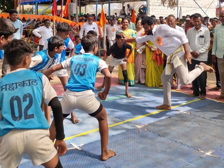 కబడ్డీ ఆడి సందడి చేసిన ఎమ్మెల్యే