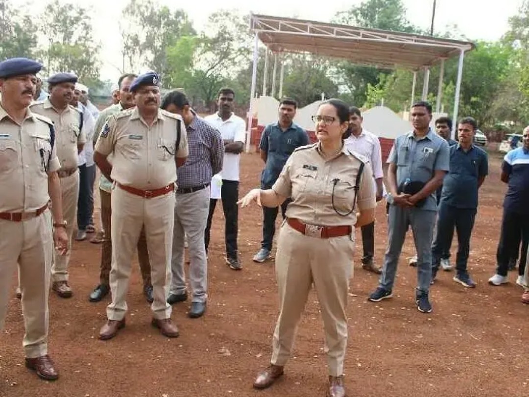 పోలీసులు అప్రమత్తంగా ఉండాలి: ఎస్పీ