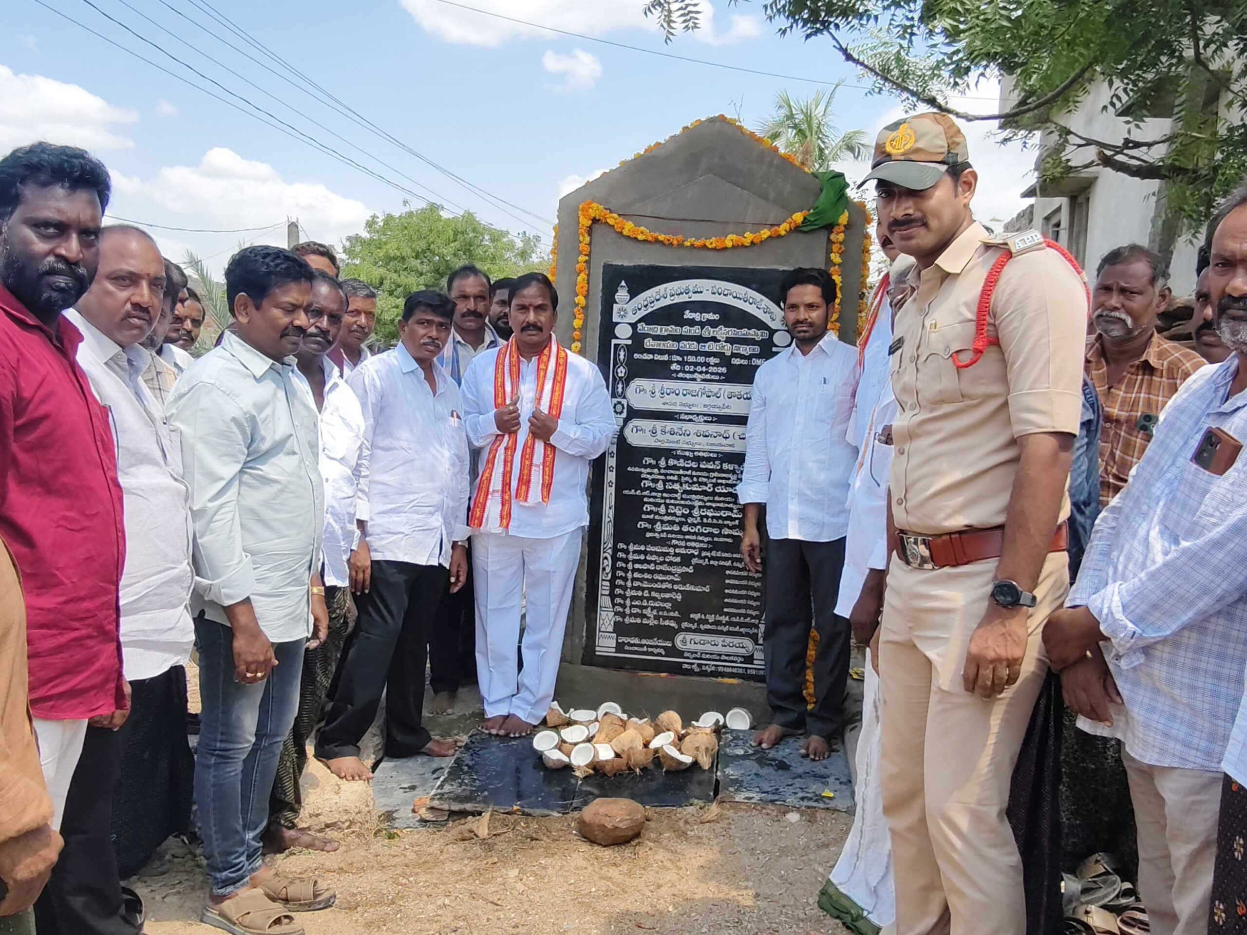 అభివృద్ధి పనులకు శ్రీకారం చుట్టిన ఎమ్మెల్యే