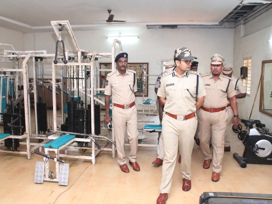 జిమ్ సెంటర్‌ను సందర్శించిన సీపీ