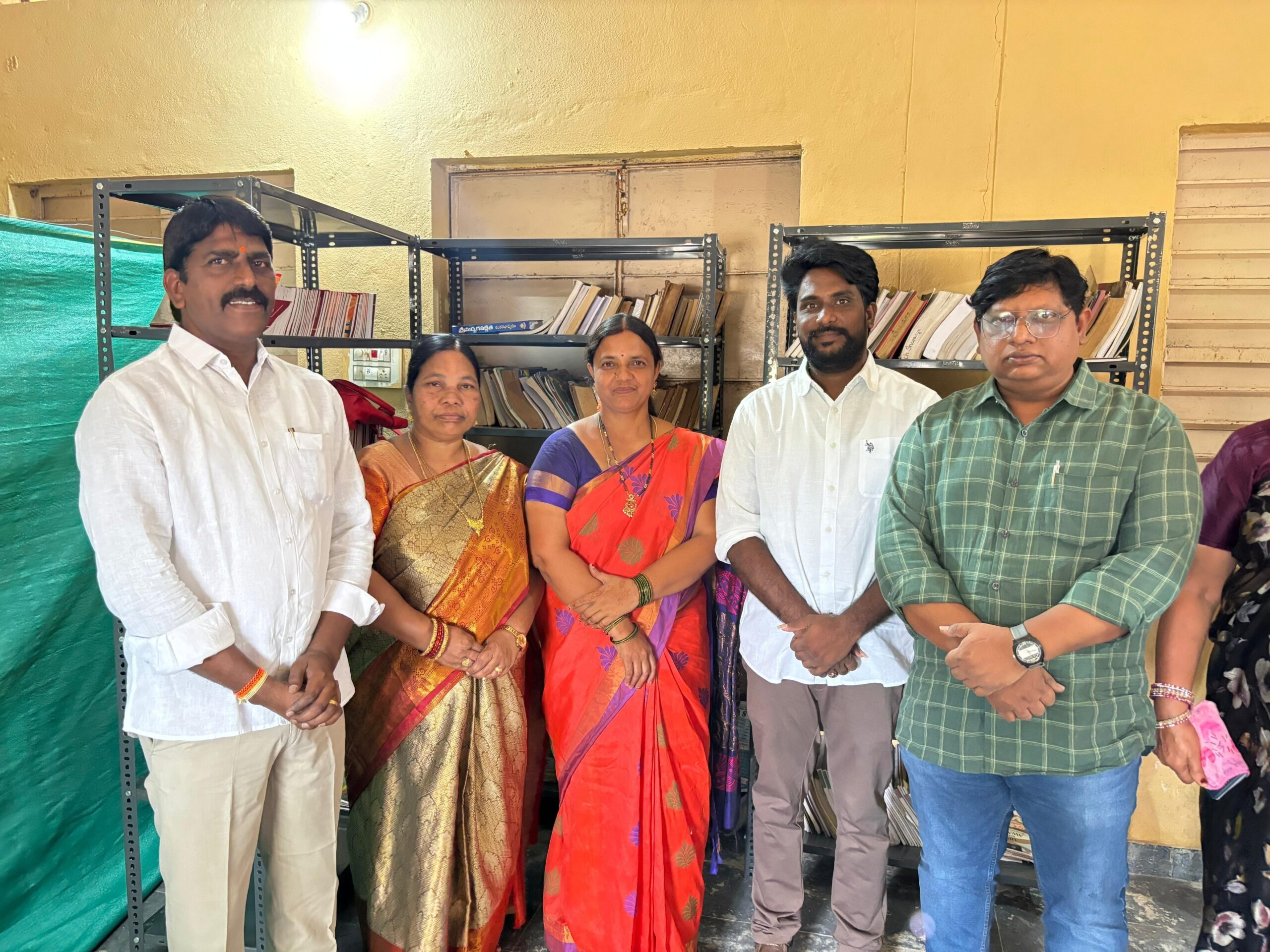 నూతన గ్రంథాలయం ప్రారంభించిన సర్పంచ్