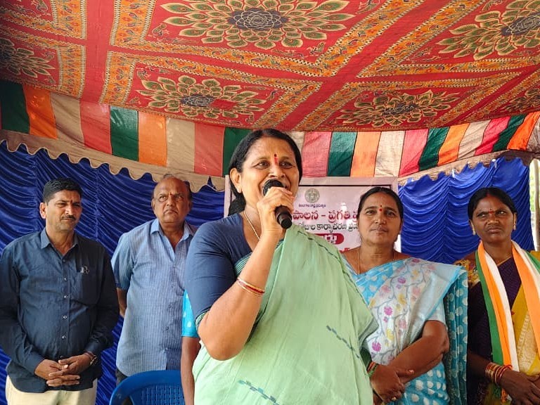 రెండున్నర ఏళ్లలోనే నియోజకవర్గం అభివృద్ధి అద్భుతం: సురేఖ