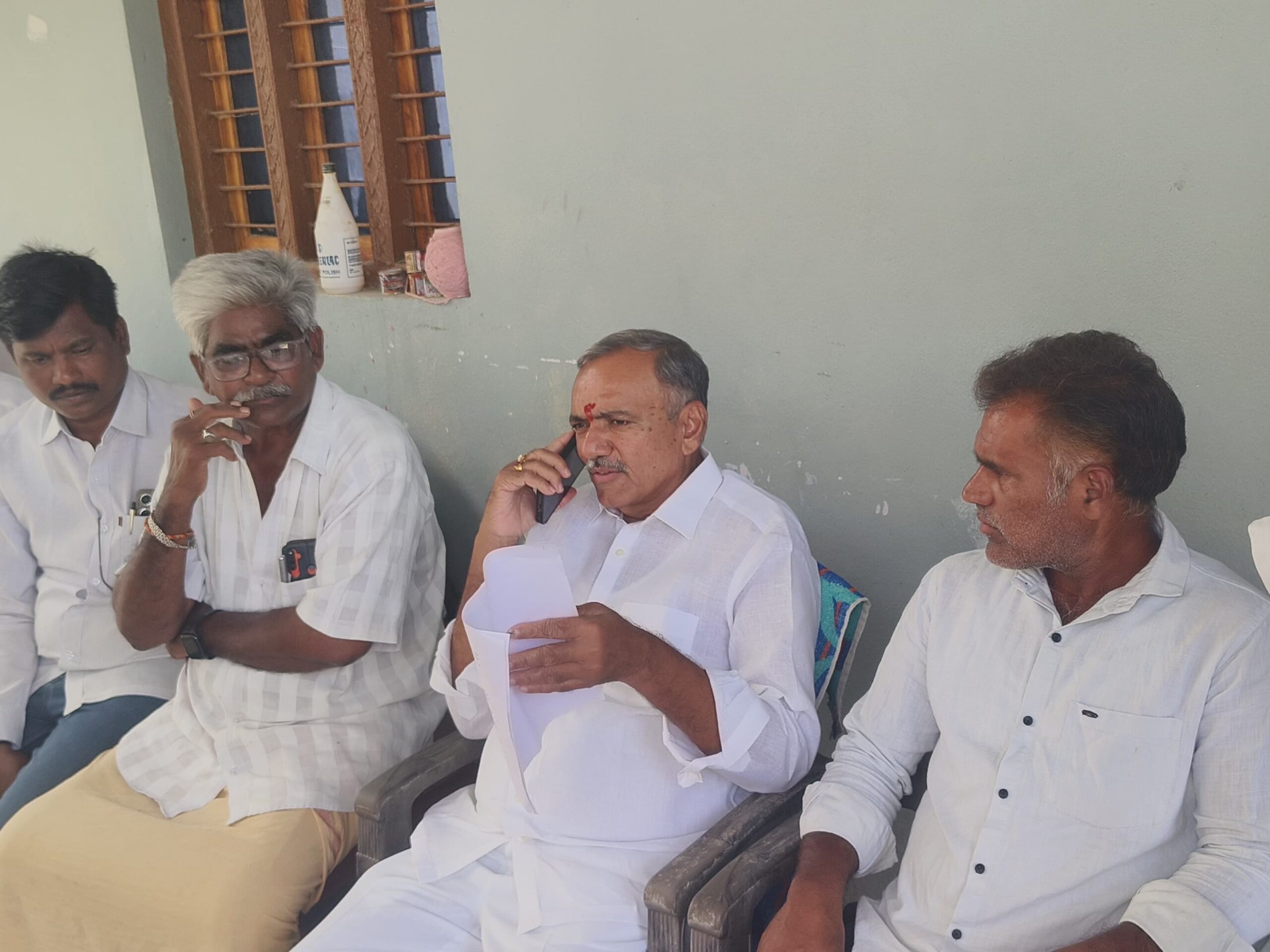 మంత్రికి కాల్ చేసిన మాజీ ఎమ్మెల్యే