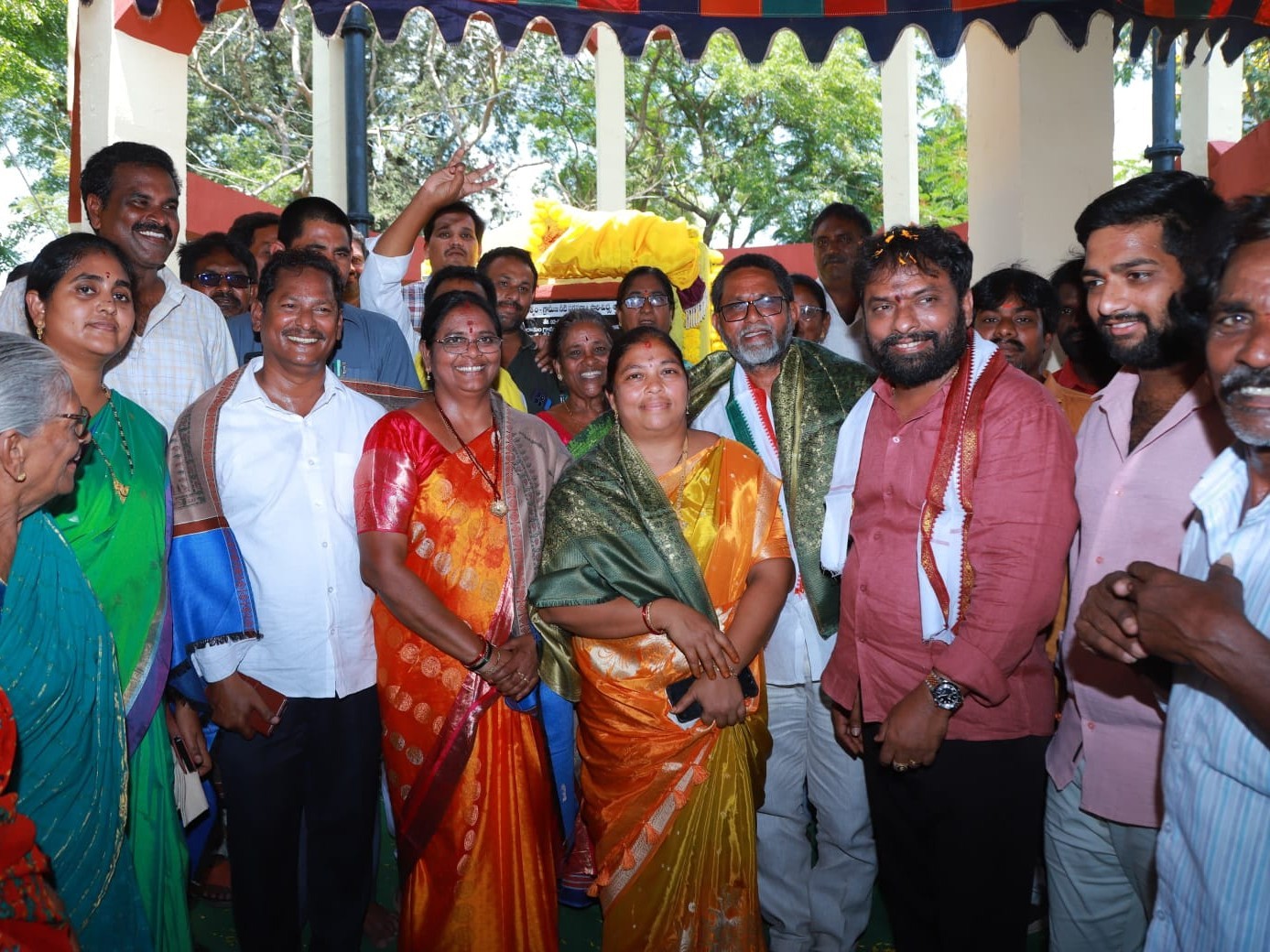 ఆలయ పునర్నిర్మాణ పనులను ప్రారంభించిన మంత్రి