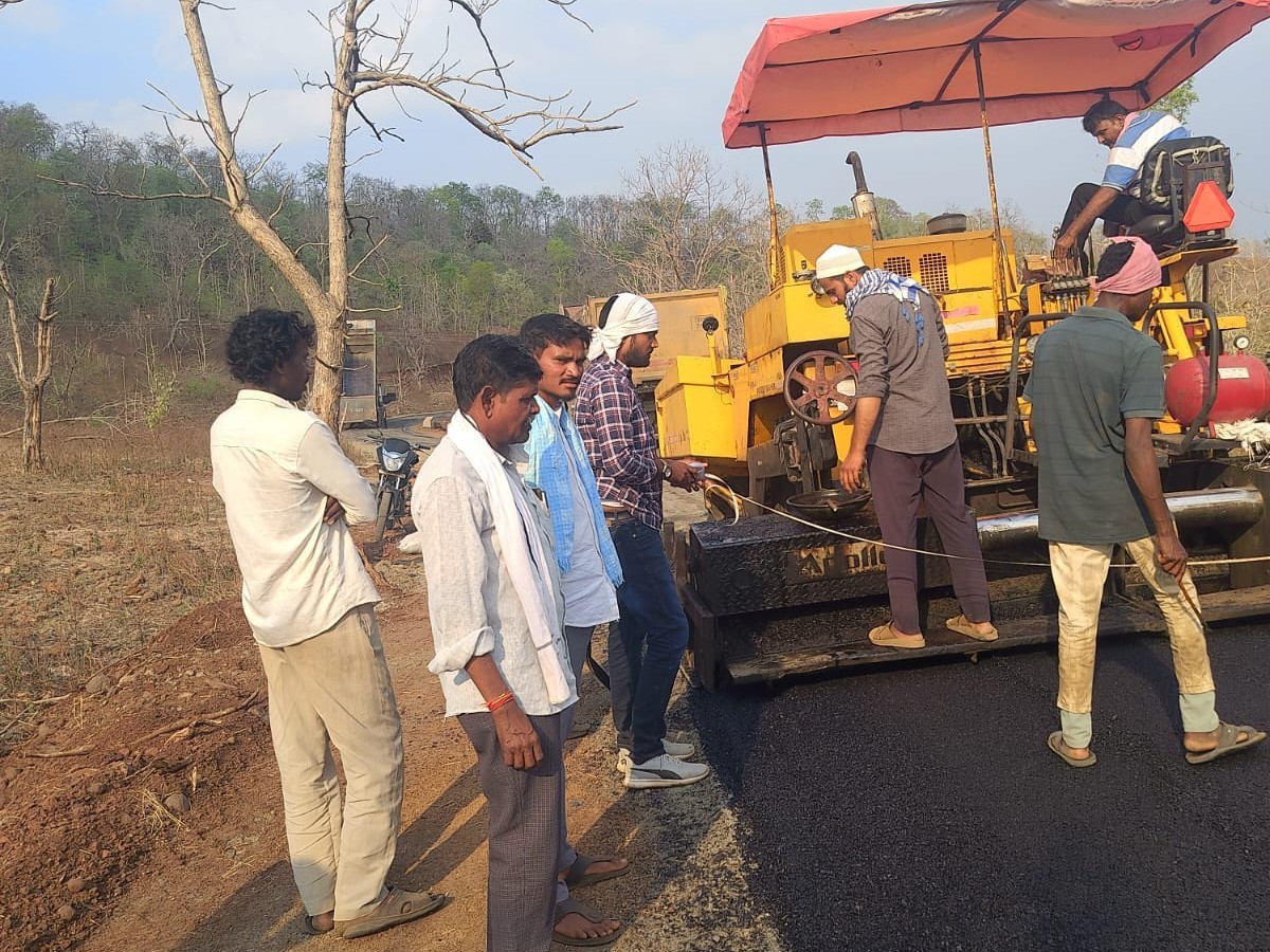 బీటి రోడ్డు పనులు ప్రారంభం