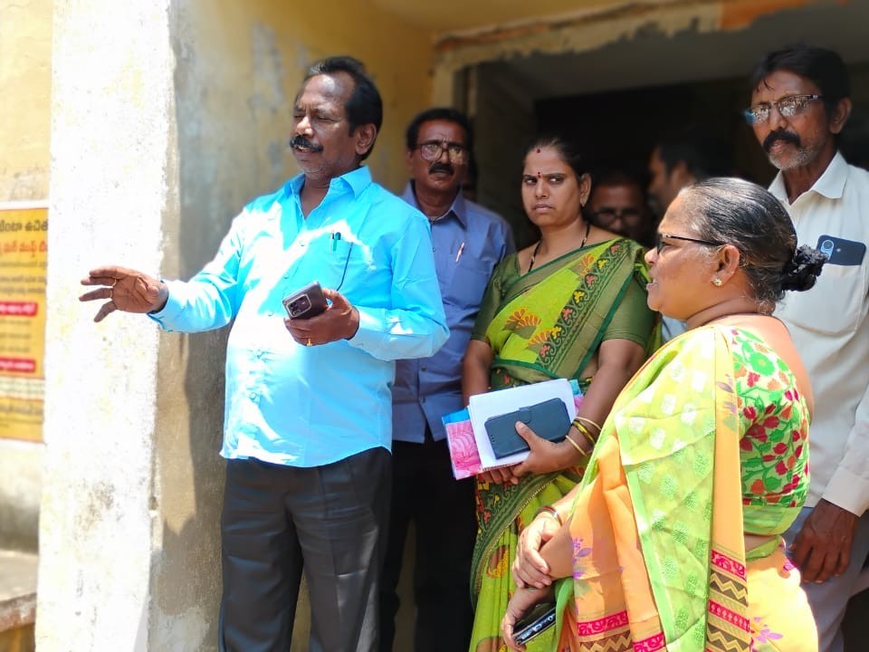 ‘ఇళ్ళు లేని పేదలకు ఇంటి స్థలాలు ఇవ్వాలి’