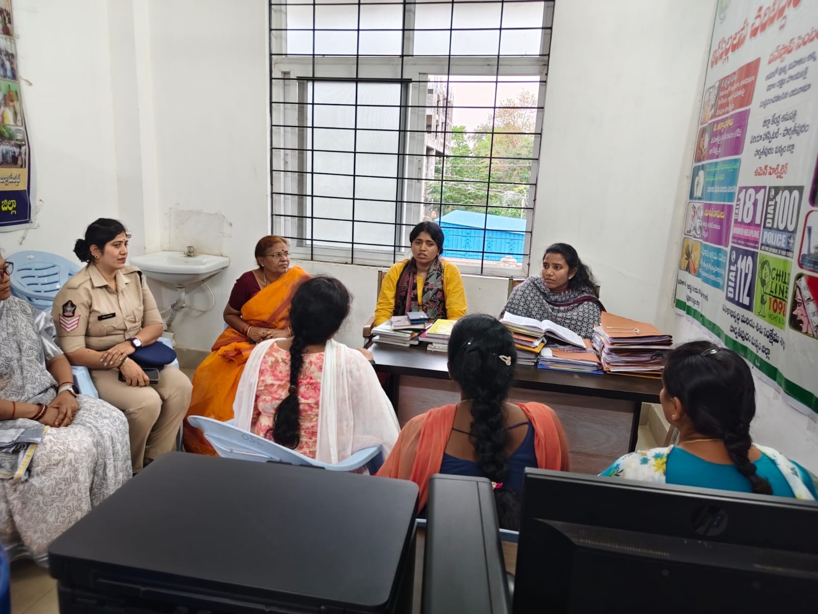 వన్ స్టాప్ సెంటర్‌ను సందర్శించిన అధికారులు