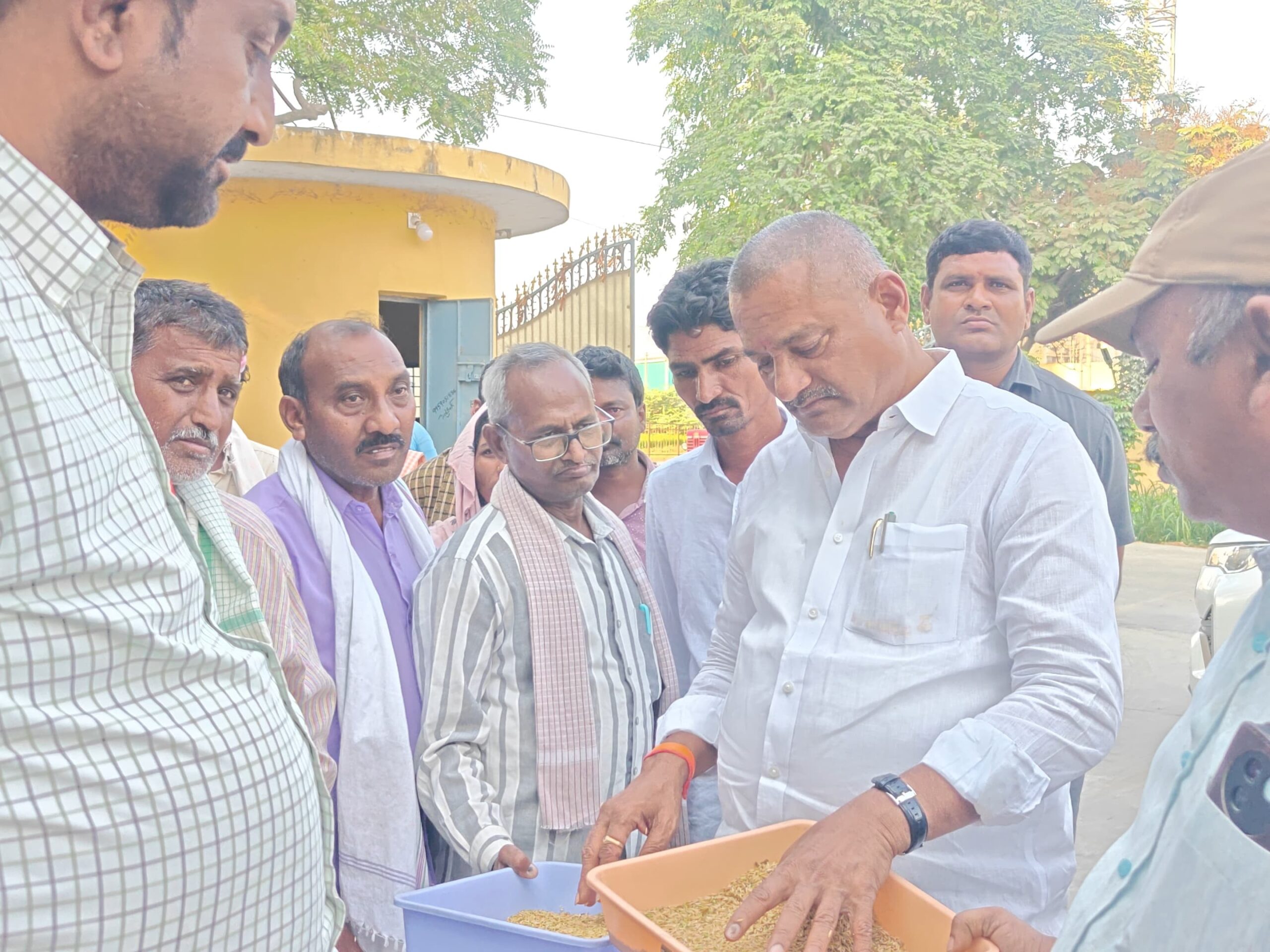 రైతులకు మద్దతు ధర కల్పించాలి: ఎమ్మెల్యే