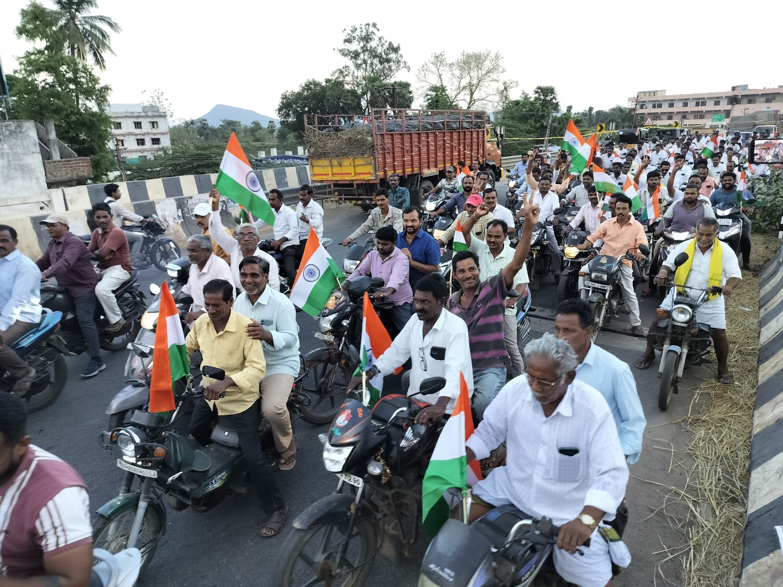 గజపతినగరంలో టీడీపీ విజయోత్సవ ర్యాలీ