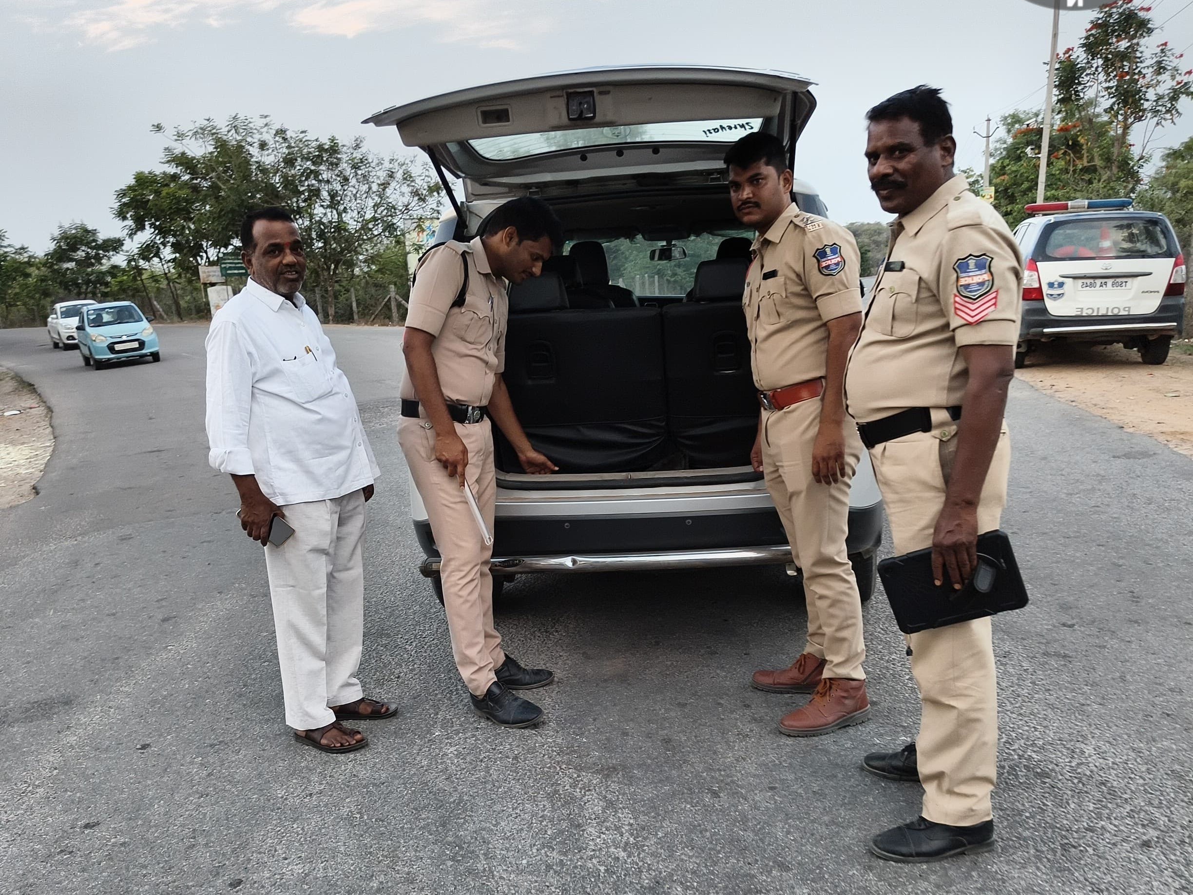 జిన్నారం మున్సిపాలిటీలో  వాహన తనిఖీలు