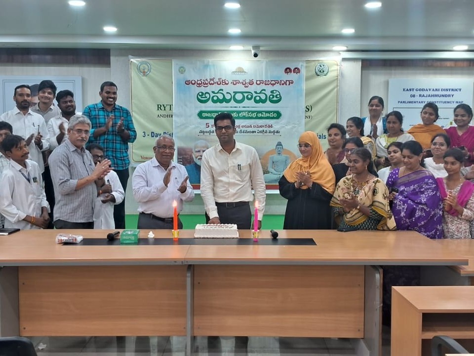 అమరావతికి చట్టబద్ధత నేపథ్యంలో ఉద్యోగుల వేడుకలు