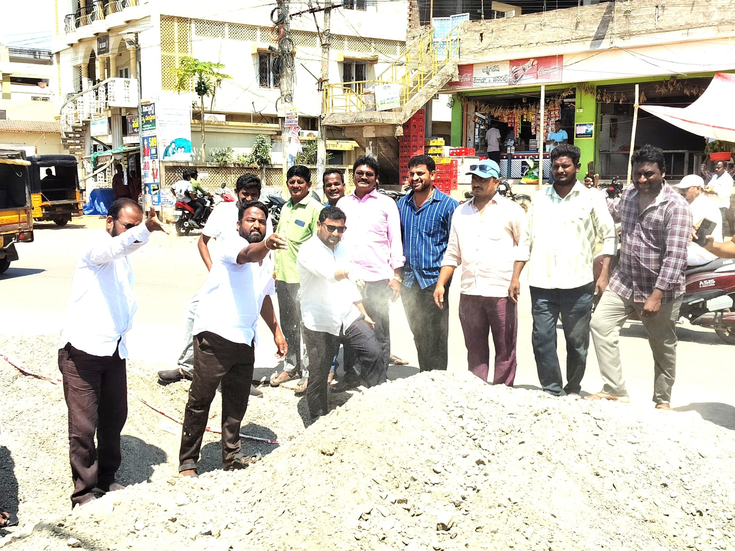 నాణ్యత లోపంతో  రహదారి విస్తరణ పనులు