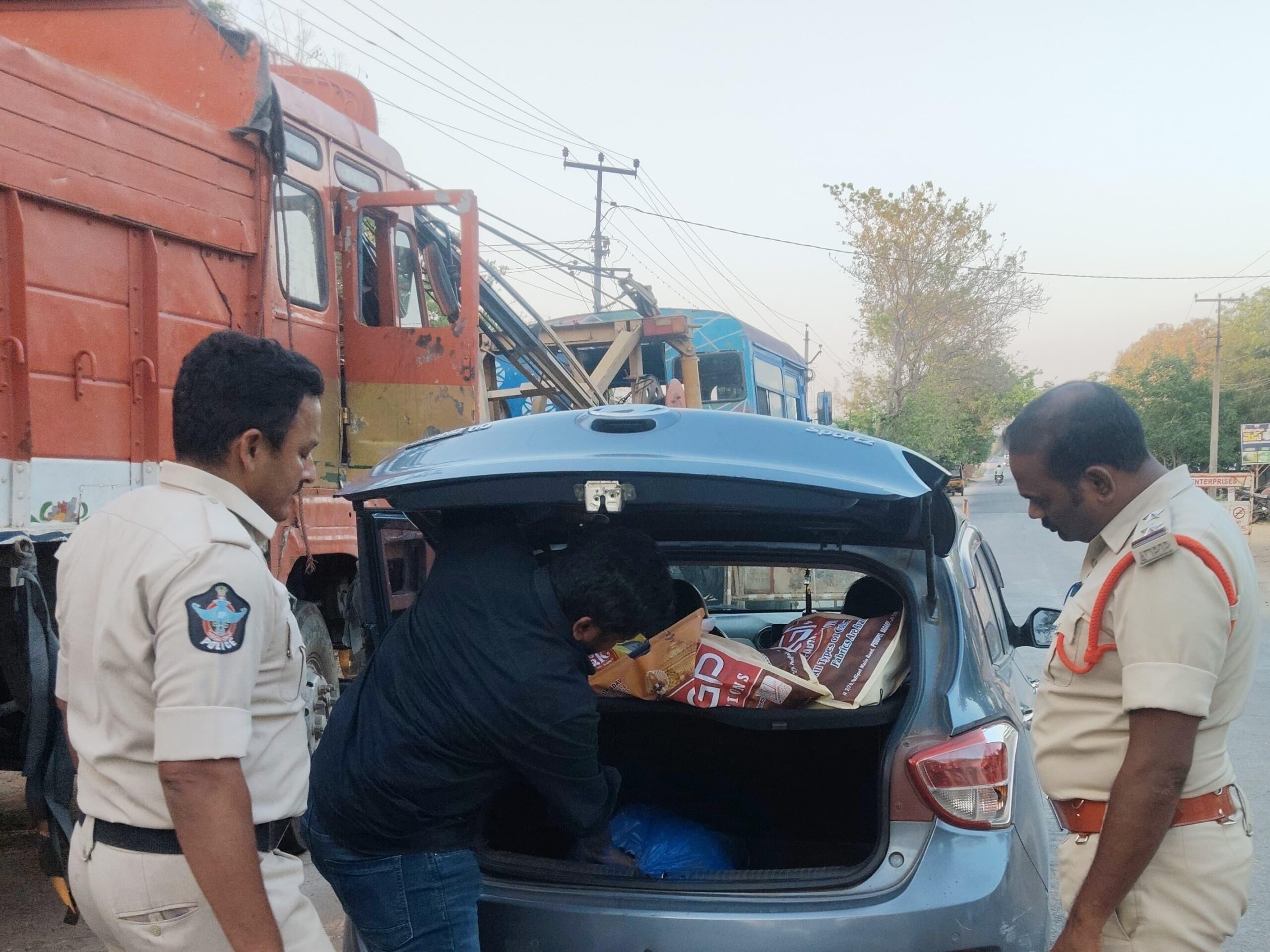 జిల్లాలో ముమ్మరంగా తనిఖీలు