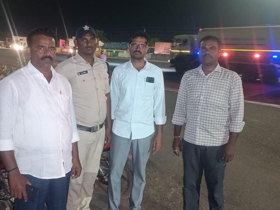 యువకుడు ఆత్మహత్యాయత్నం.. కాపాడిన పోలీసులు