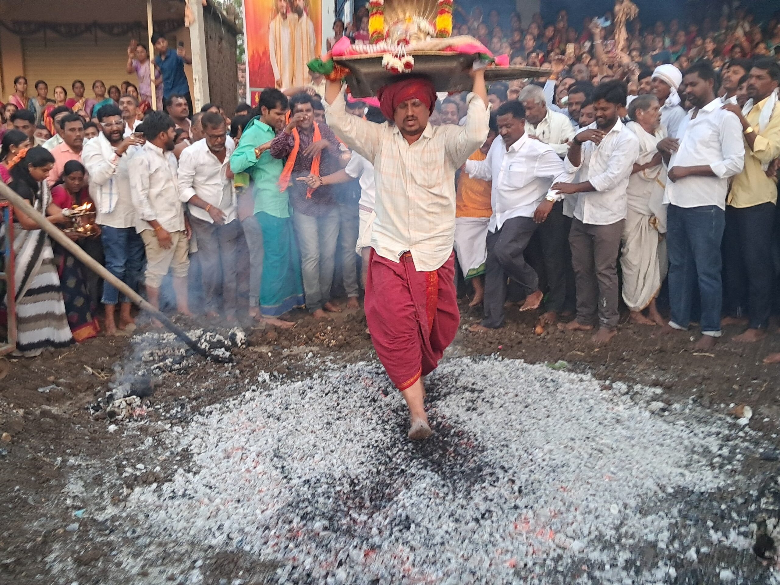 రథం ఎదుట అగ్నిగుండం..