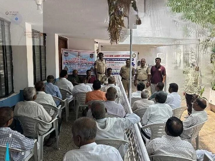 సైబర్ నేరాల పట్ల అప్రమత్తంగా ఉండాలి: డీఎస్పీ