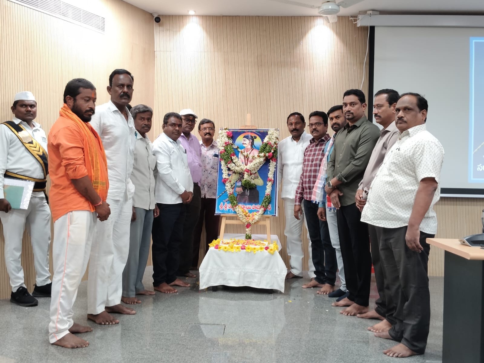 ‘కలెక్టరేట్లో సర్వాయి పాపన్న వర్ధంతి’