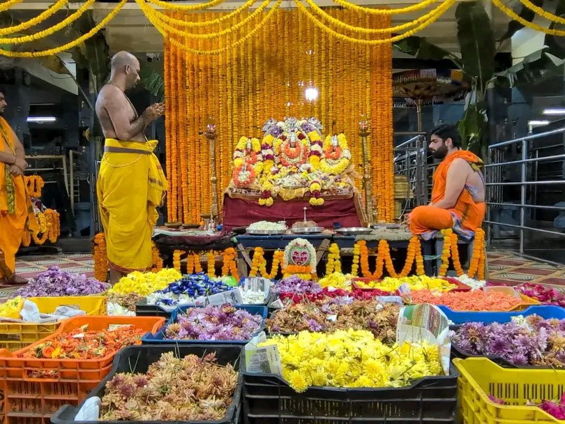 వైభవంగా ఆదిత్యుని పుష్పయాగం