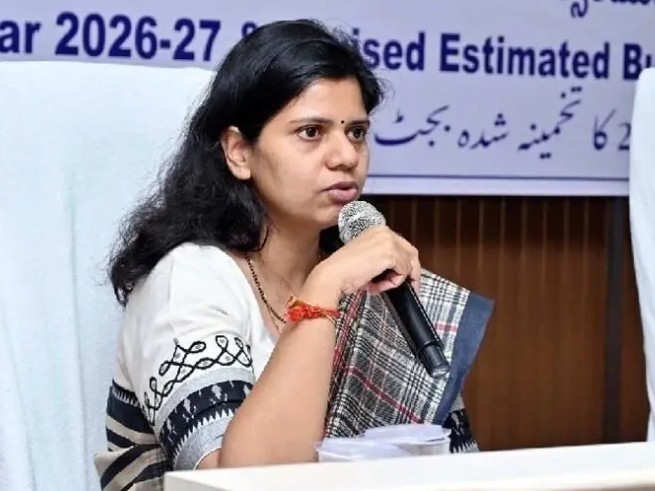 అభివృద్ధిలో ప్రజలు భాగస్వాములు కావాలి: కలెక్టర్