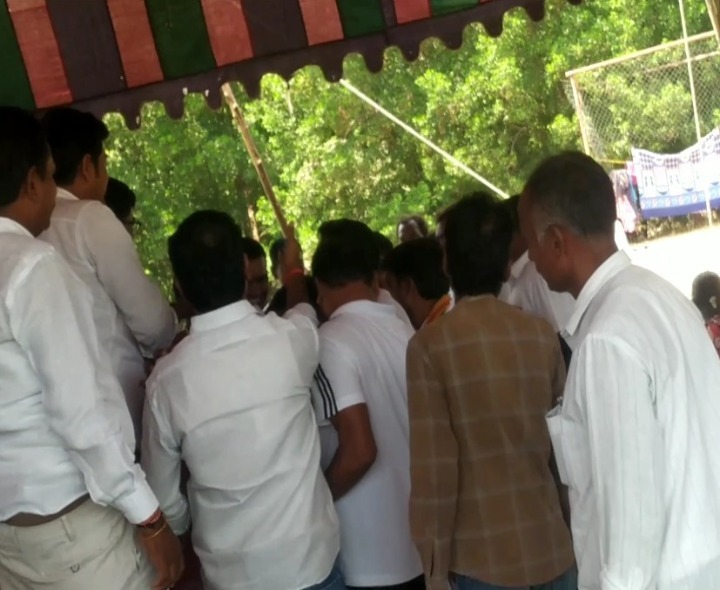 కాంగ్రెస్, బీఆర్ఎస్ నాయకుల మధ్య వాగ్వాదం