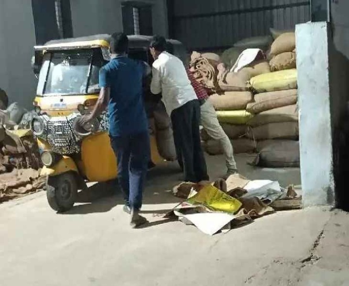 రైస్ మిల్లుపై దాడి.. రేషన్ బియ్యం స్వాధీనం