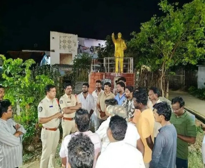 మహనీయుల విగ్రహాల రక్షణ మన బాధ్యత: సీఐ