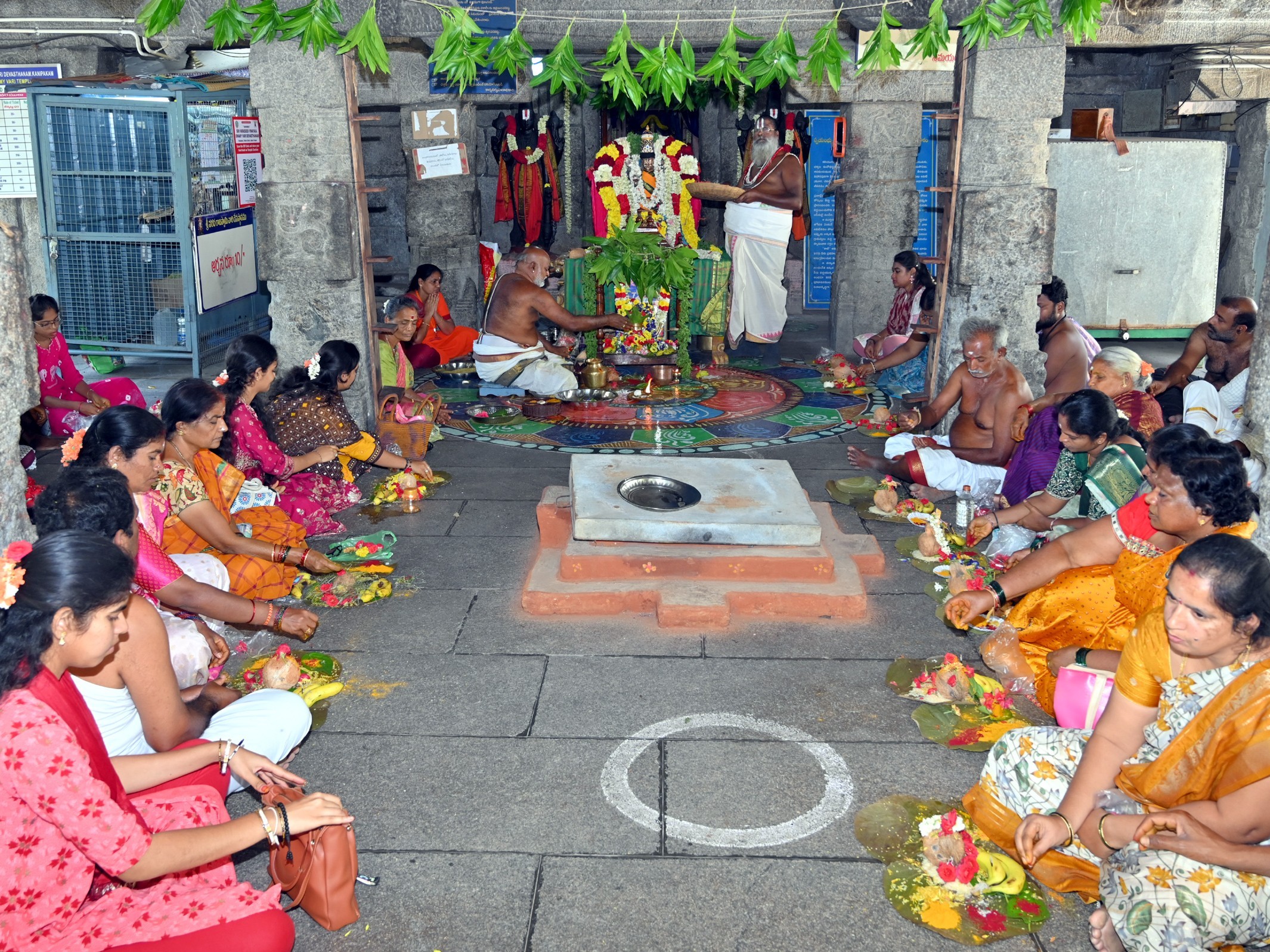 కాణిపాకంలో వైభవంగా పౌర్ణమి వేడుకలు